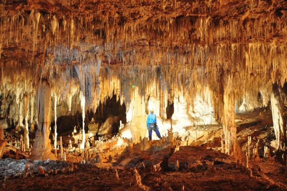 Grande galeria na caverna de São Mateus, no P. E. de Terra Ronca, região de São Domingos - GO